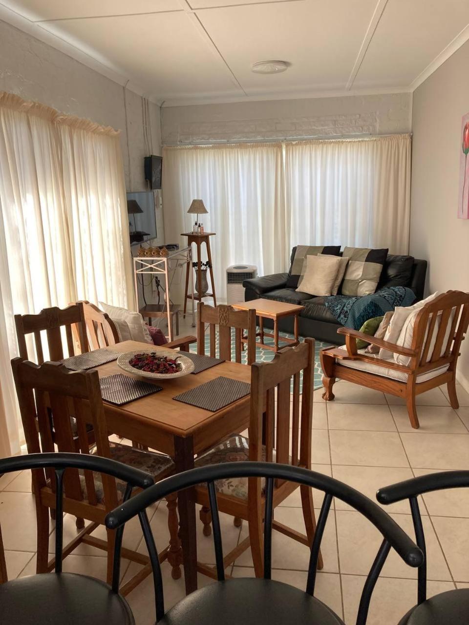57 On Wellington Accommodation โคลเชสเตอร์ ภายนอก รูปภาพ