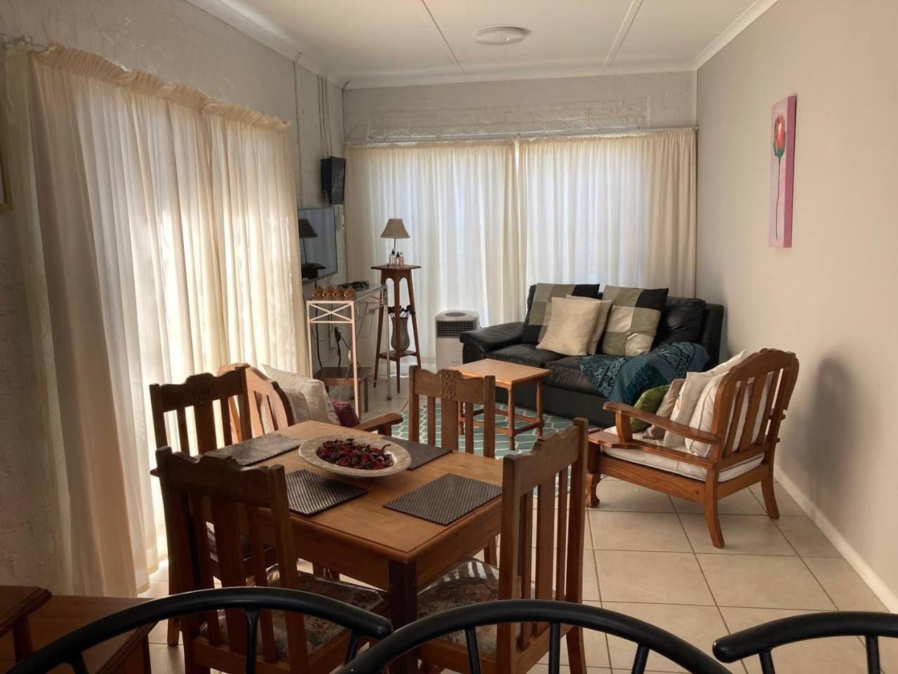 57 On Wellington Accommodation โคลเชสเตอร์ ภายนอก รูปภาพ